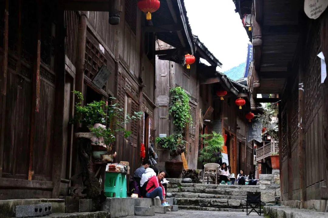 酒桌上座次讲究多，这6个规矩你要懂，切莫乱坐惹人烦